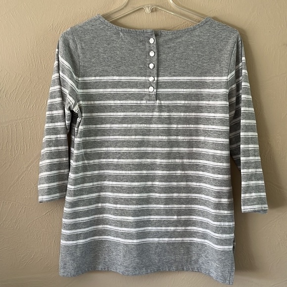 Liz Claiborne petite medium 3/4 gray white striped T-shirt buttons in the back - Picture 6 of 13